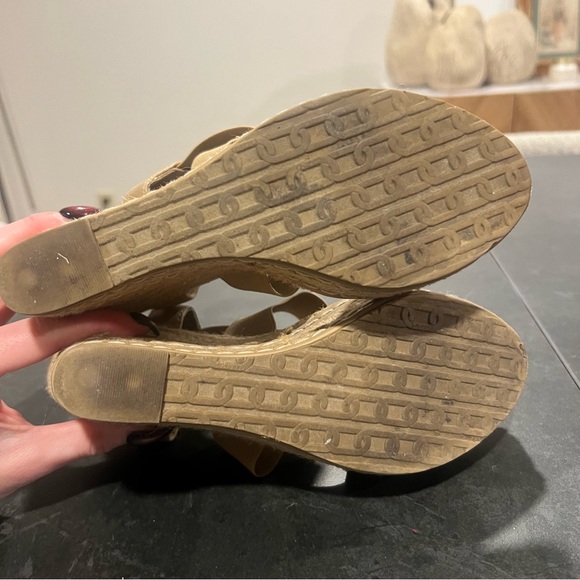 Charles by Charles David Women's Tan Espadrille Wedge Platform Sandals - Picture 4 of 6